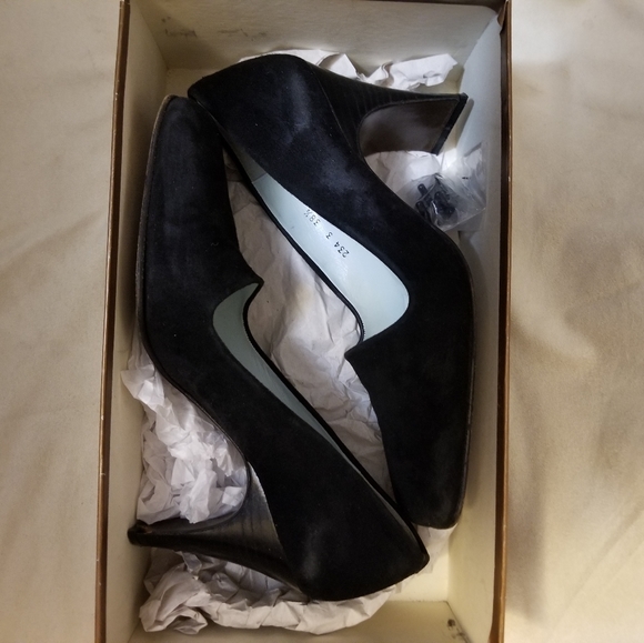 Shoes - Picture 5 of 5